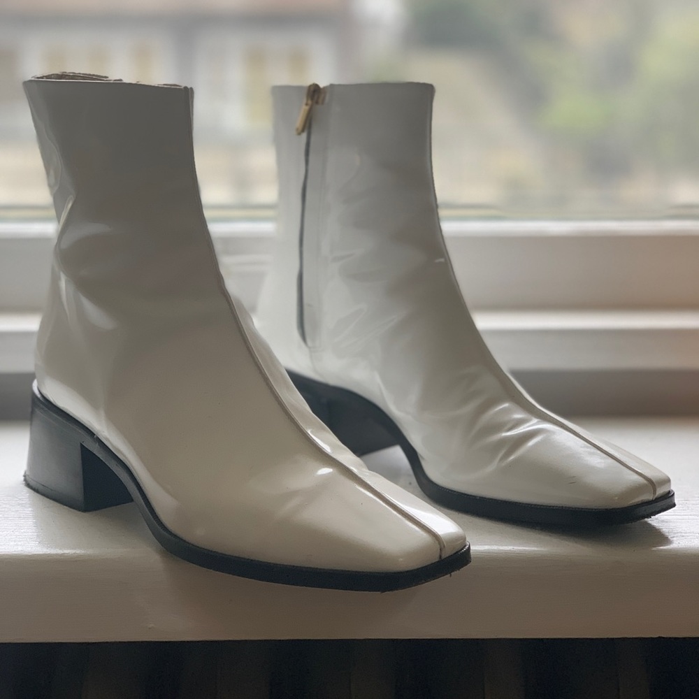 Suzanne Rae White Leather Welt Sole Boot!